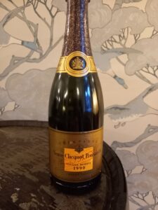 1990 Veuve Clicquot Ponsardin Vintage Brut, Champagne, France