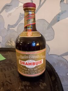 1960's, Drambuie A Link with the 45 Prince Charles Edward's Liqueur, Scotland, 23,3/4 fl.ozs, 70% proof