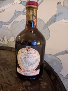 1960's, Drambuie A Link with the 45 Prince Charles Edward's Liqueur, Scotland, 23,3/4 fl.ozs, 70% proof